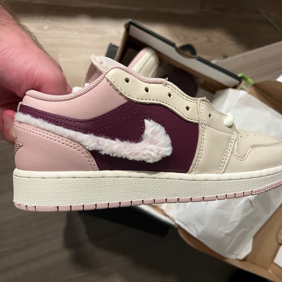 Nike Air Jordan 1 Low SE  5Y - Picture 7 of 10